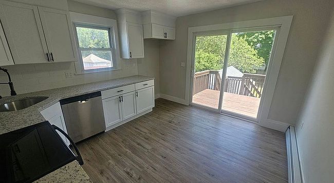 Photo of 82 Windsor St, Enfield, CT