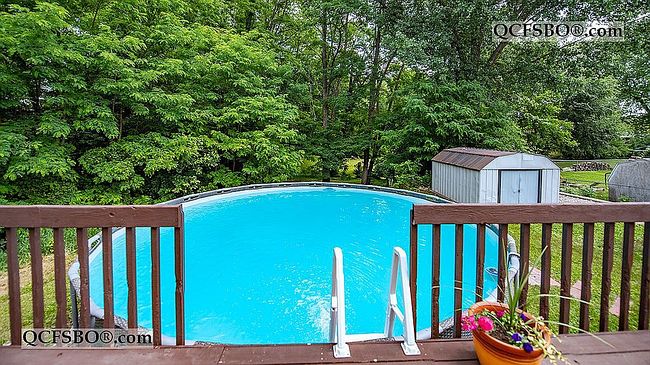 Photo of 305 S 8th St, Le Claire, IA