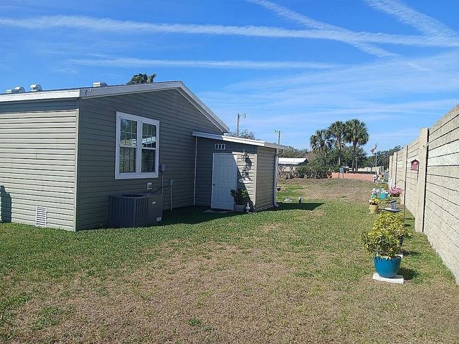 Image of 803 Lakeshore Dr