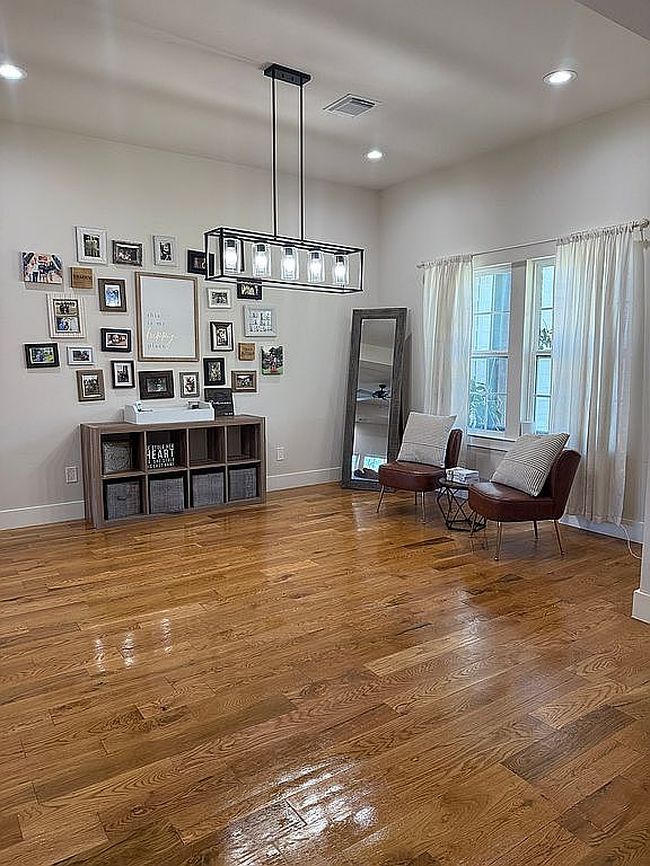Photo of 5129 Shady Oaks Ln, Friendswood, TX