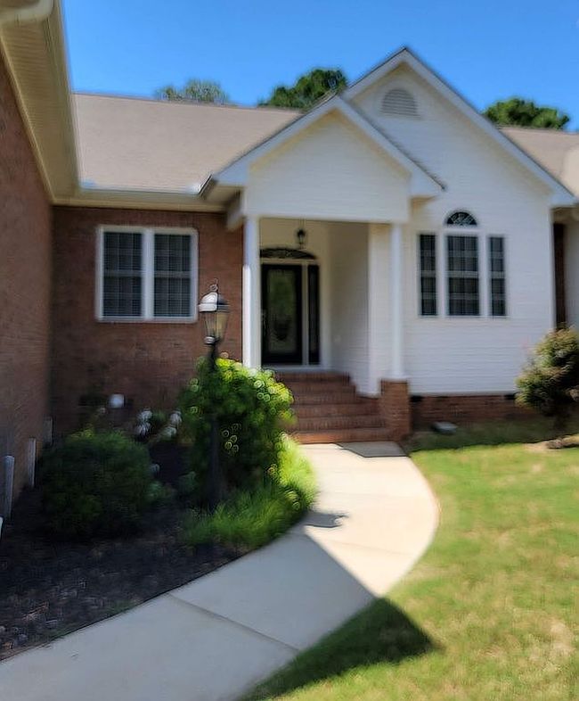 Photo of 128 Hunters Village Dr, Greenwood, SC