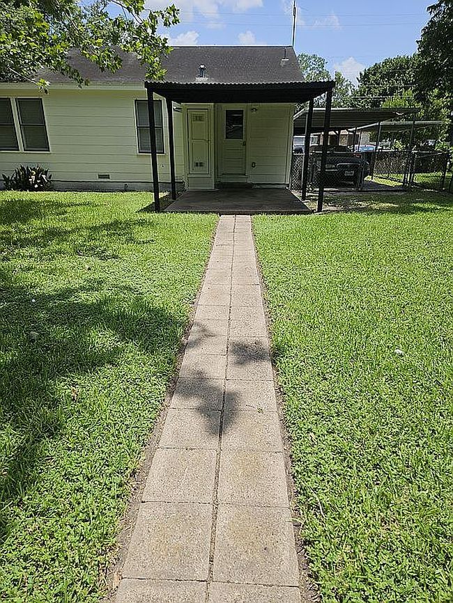 Photo of 1310 Virginia Ave, Victoria, TX