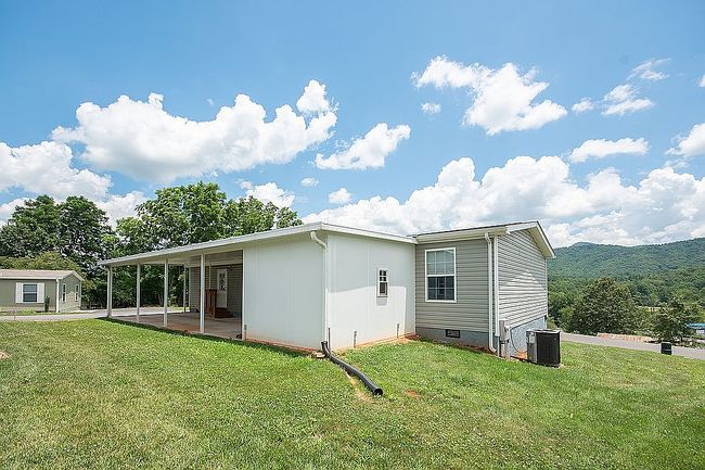 Photo of 74 N Topaz St, Franklin, NC