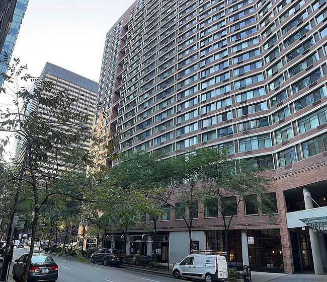 Additional photo 1 of property located at 211 E Ohio St Apt 1215