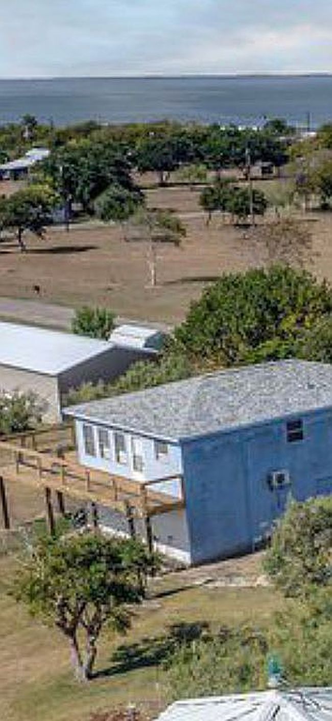 Photo of 267 D St, Port Lavaca, TX