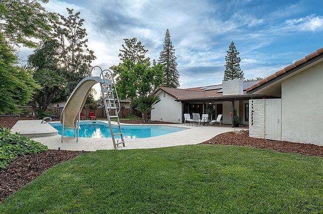 Image of 2465 W Escalon Ave