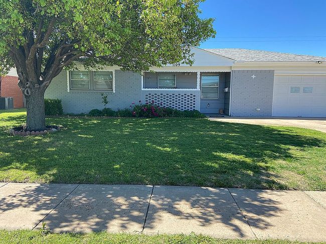 Photo of 1109 Willow Rd, Pampa, TX