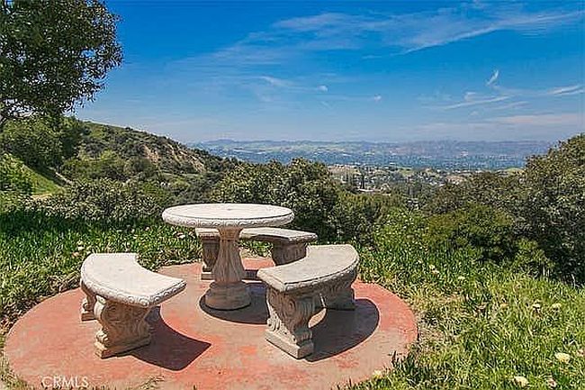 Photo of 124 Pueblo Ln, Topanga, CA