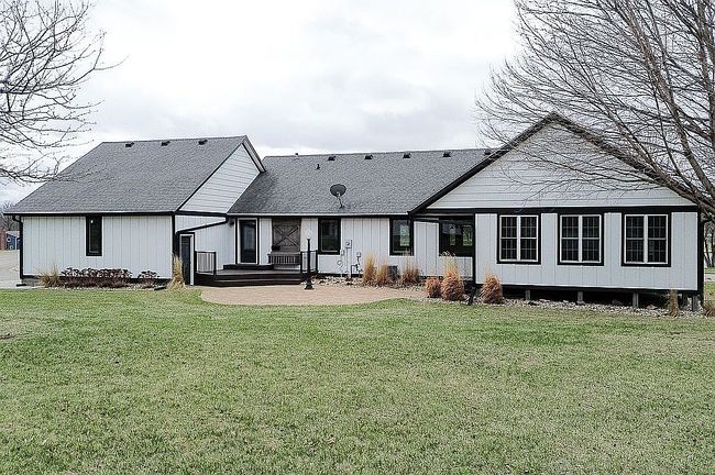 Image of 102 W Veterans Dr