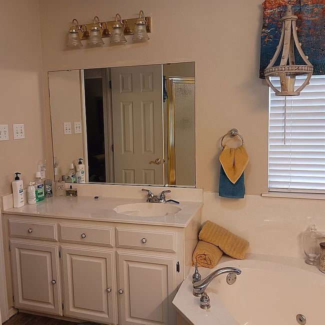 Image of 1070 Burwick Rd