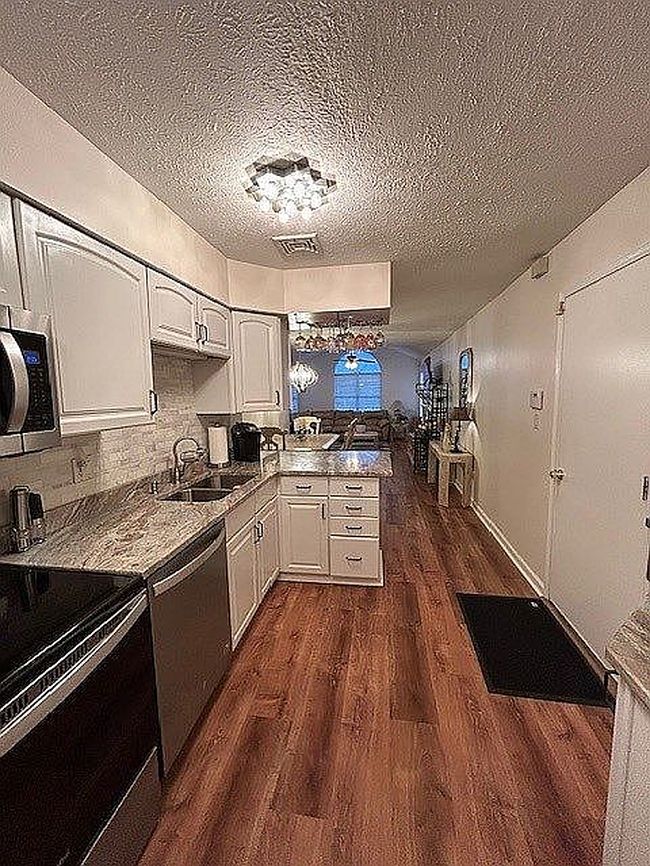 Photo of 1218 Stanford Ct, Coraopolis, PA