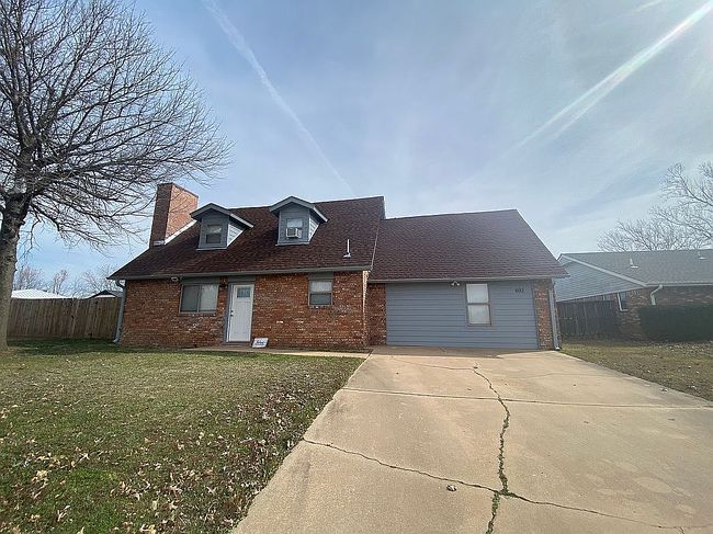 Image of 802 Crestview Dr