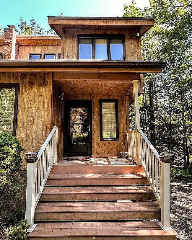 Additional photo 2 of property located at 355 Main St