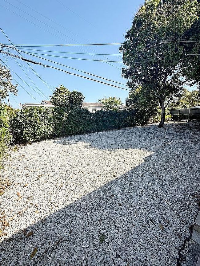 Image of 335 W 60th St