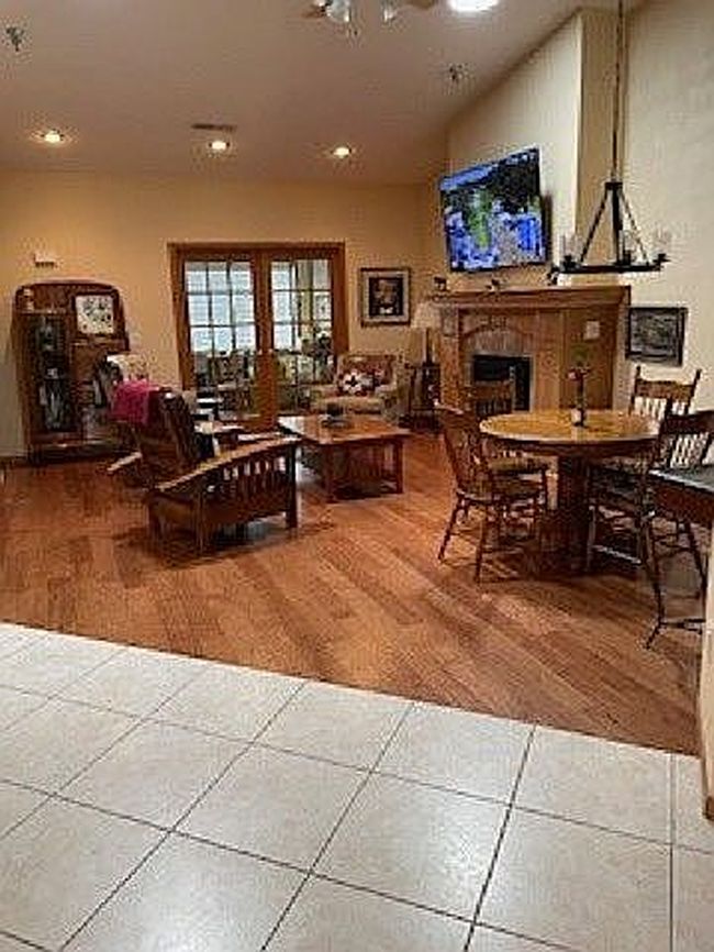 Photo of 1525 Bies Dr, Dubuque, IA