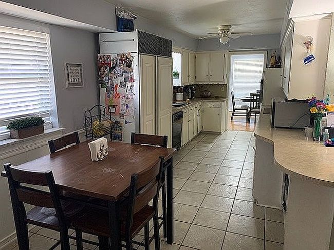 Additional photo 3 of property located at 3262 Camelot Dr