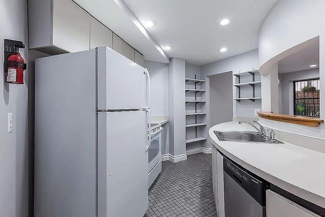 Photo of 16 Symphony Rd Apt 1, Boston, MA