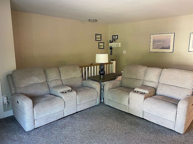 Image of 32 Deanna Dr