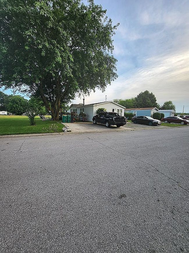 Photo of 1541 Cobblestone Cir N, Mishawaka, IN