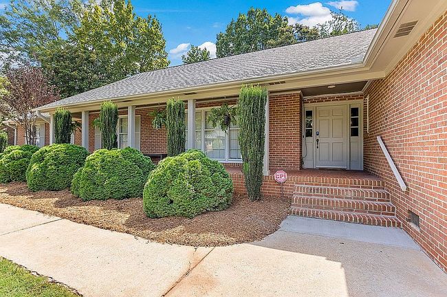Photo of 126 Hillsborough Dr