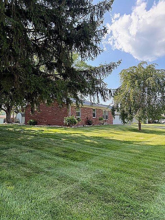 Photo of 700 Commercial St, Veedersburg, IN