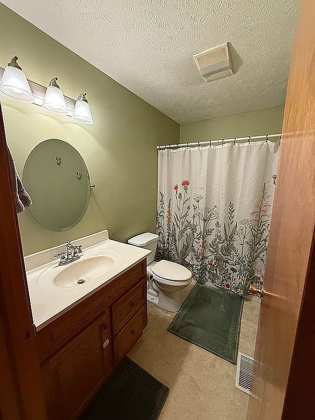 Photo of 2332 Hillstock Ave, Akron, OH