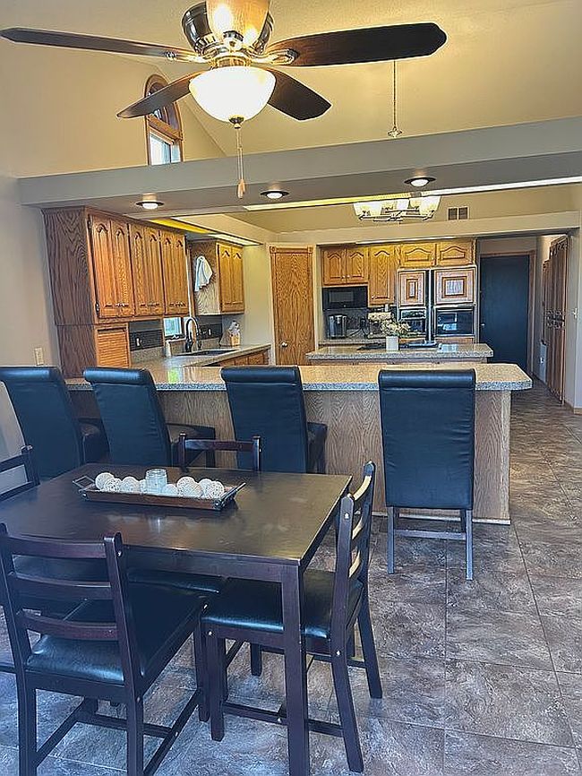 Image of 240 16th St Se