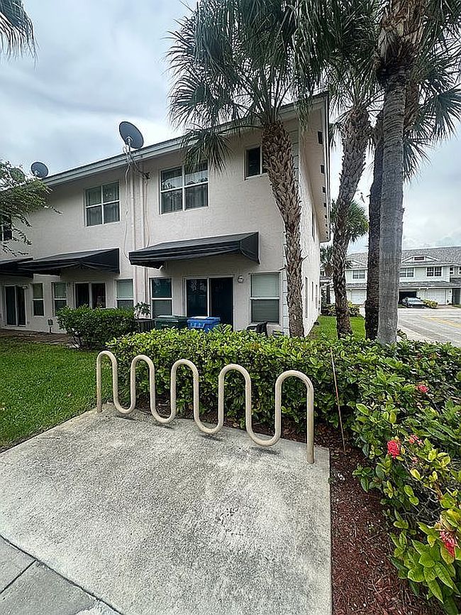Photo of 3030 Nw 30th Ave, Oakland Park, FL