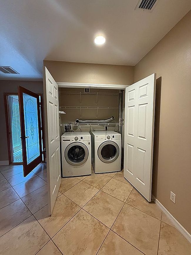Photo of 7511 Mayfair Ct, Tampa, FL