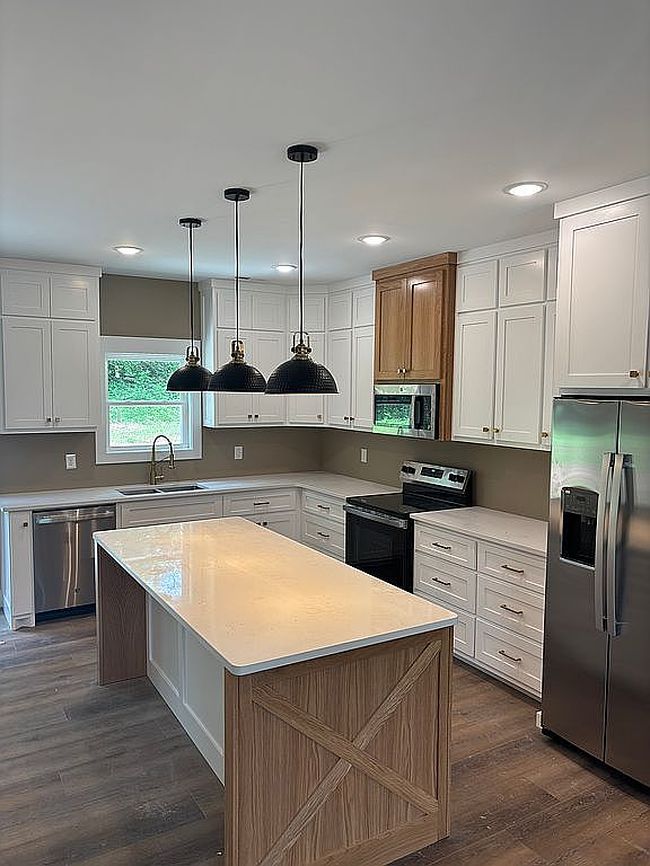 Additional photo 1 of property located at 139 River Dr