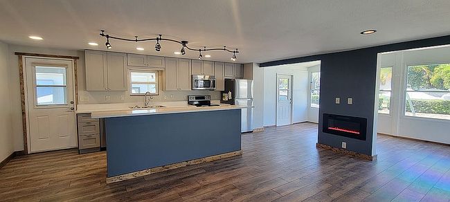 Image of 161 W Hampton Dr