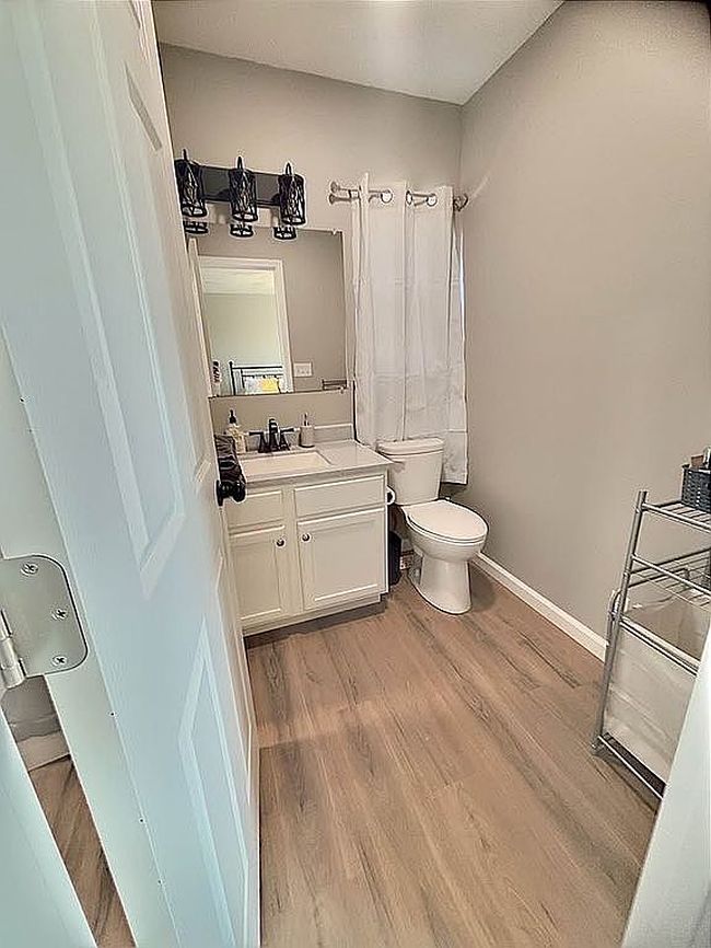Image of 102 S Lois Ln