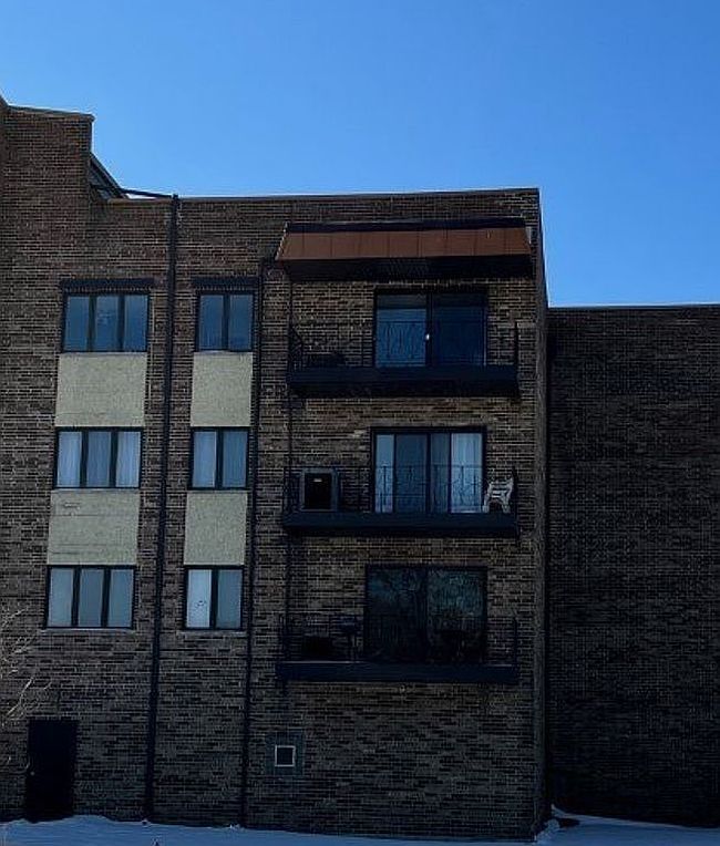 Photo of 7100 W 95th St Apt 305, Oak Lawn, IL
