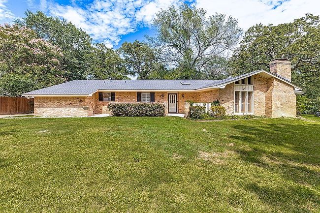 Photo of 1705 Glenbrook St, Corsicana, TX