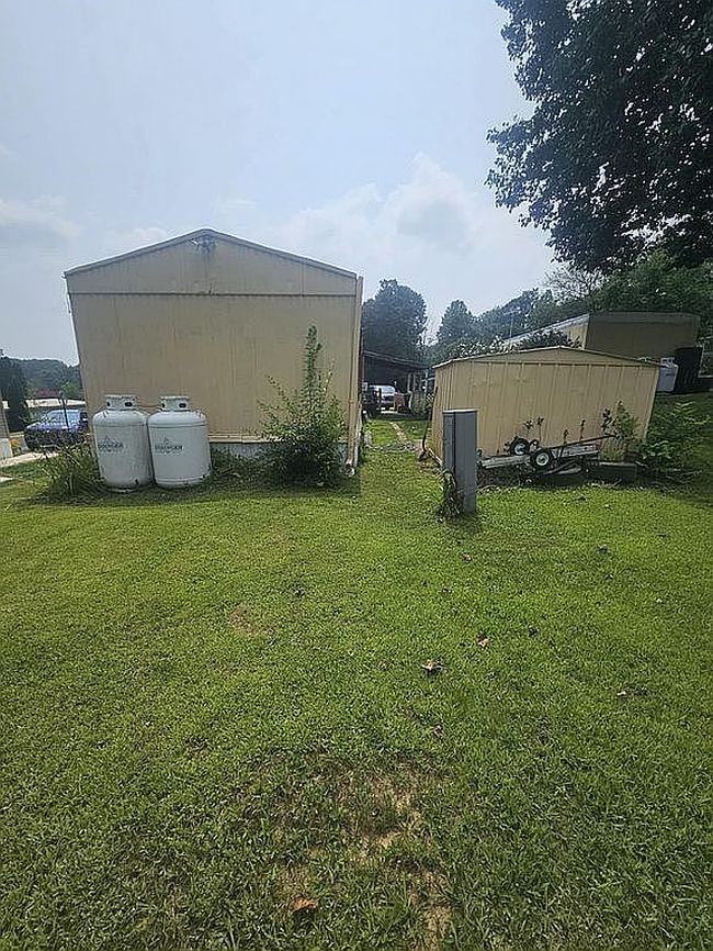 Photo of 25 Willington Dr, Macungie, PA