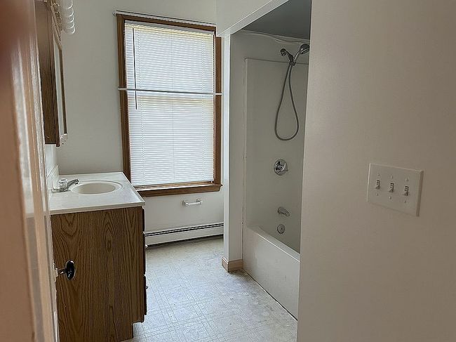 Photo of 114 East Rd, Tiverton, RI