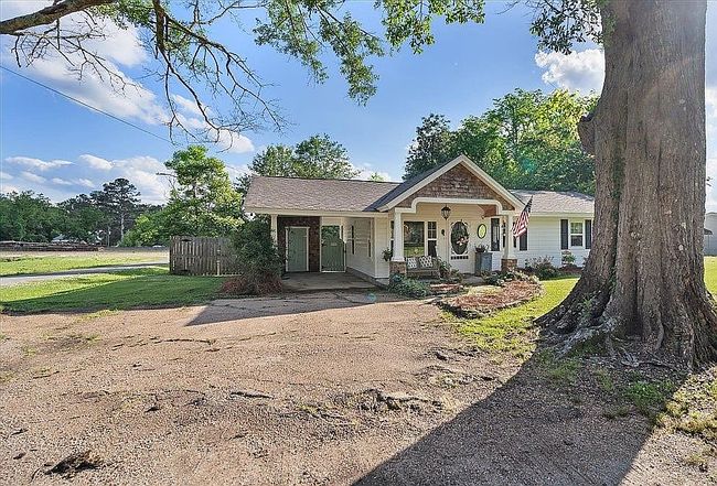 Photo of 103 Holmes St, Lake, MS