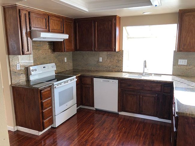 Image of 230 W Cromwell Ave
