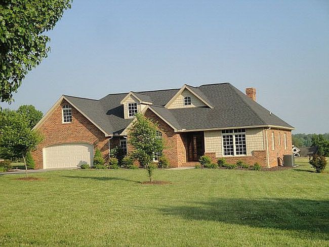 Image of 440 Lake Pointe Ln