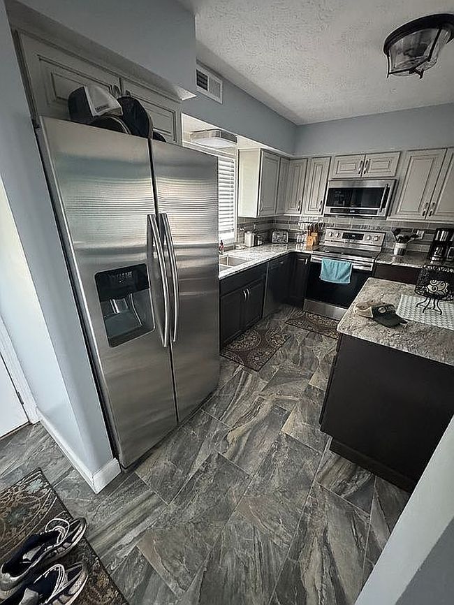 Image of 1028 Greystone Cir