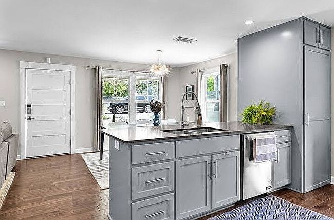 Photo of 1809 W 10th St, Austin, TX