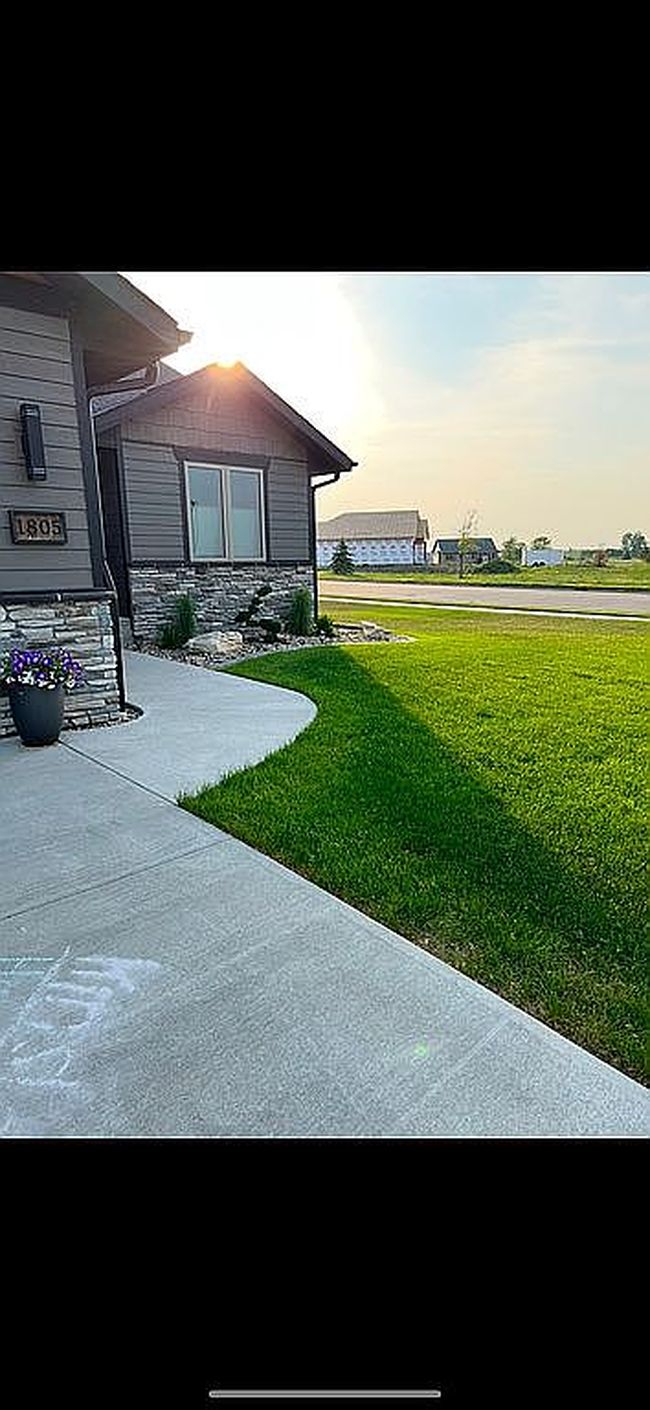 Additional photo 3 of property located at 1805 Dakota St