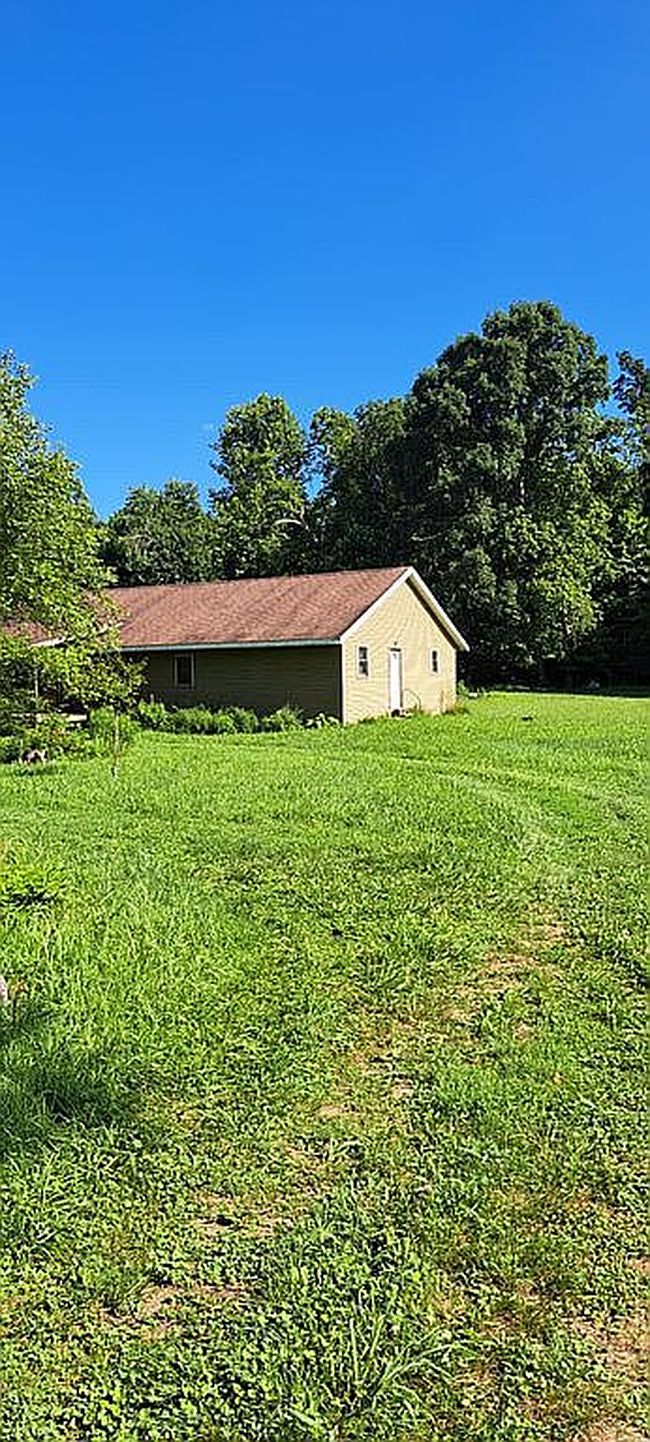 Photo of 10459 Smith Rd, Scottsburg, IN
