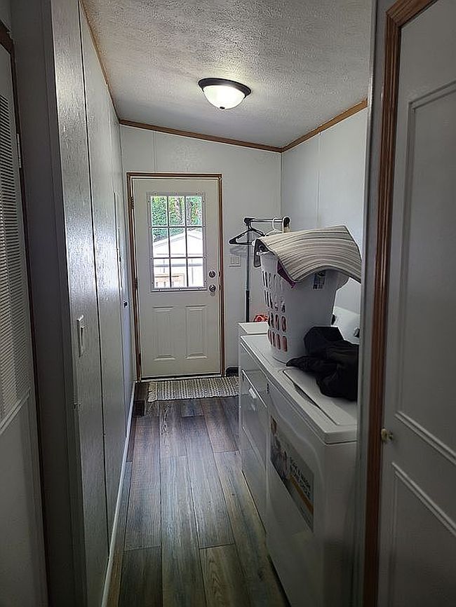Photo of 694 County Road 105 E, Bluford, IL