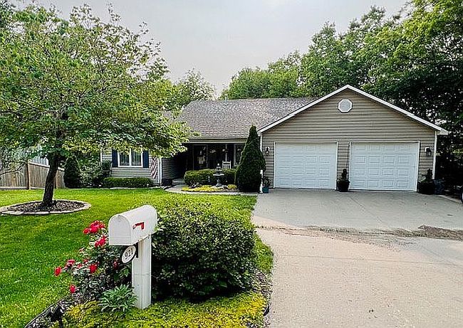 Photo of 921 Washington Ave, Holton, KS