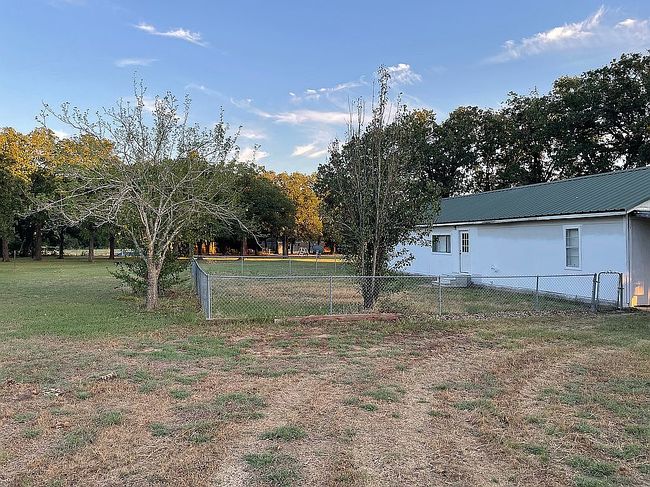 Photo of 984 W Us Highway 84 #1, Teague, TX
