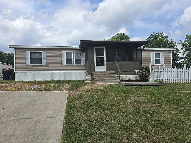 Photo of 4617 Pleasant Valley Dr, Fort Wayne, IN