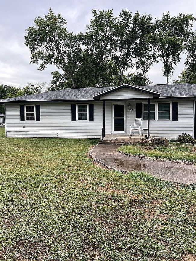 Photo of 1501 Maple Ln