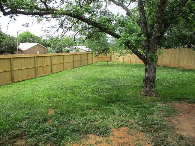 Photo of 323 Broadmoor Dr, Fredericksburg, TX