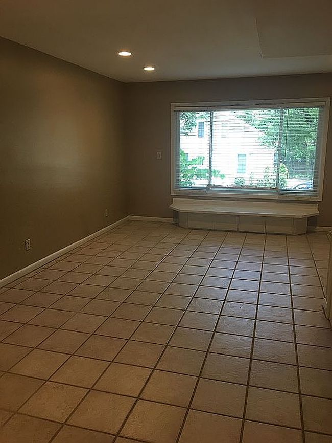 Photo of 211 Church St #A12, Chapel Hill, NC
